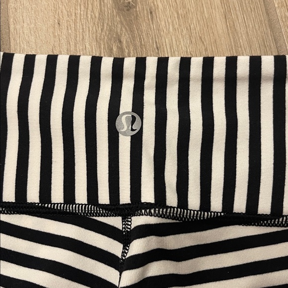Rare Lululemon Wunder Under Crop II Narrow bold stripe black angel wing Sz 4 🦄 - Picture 7 of 8